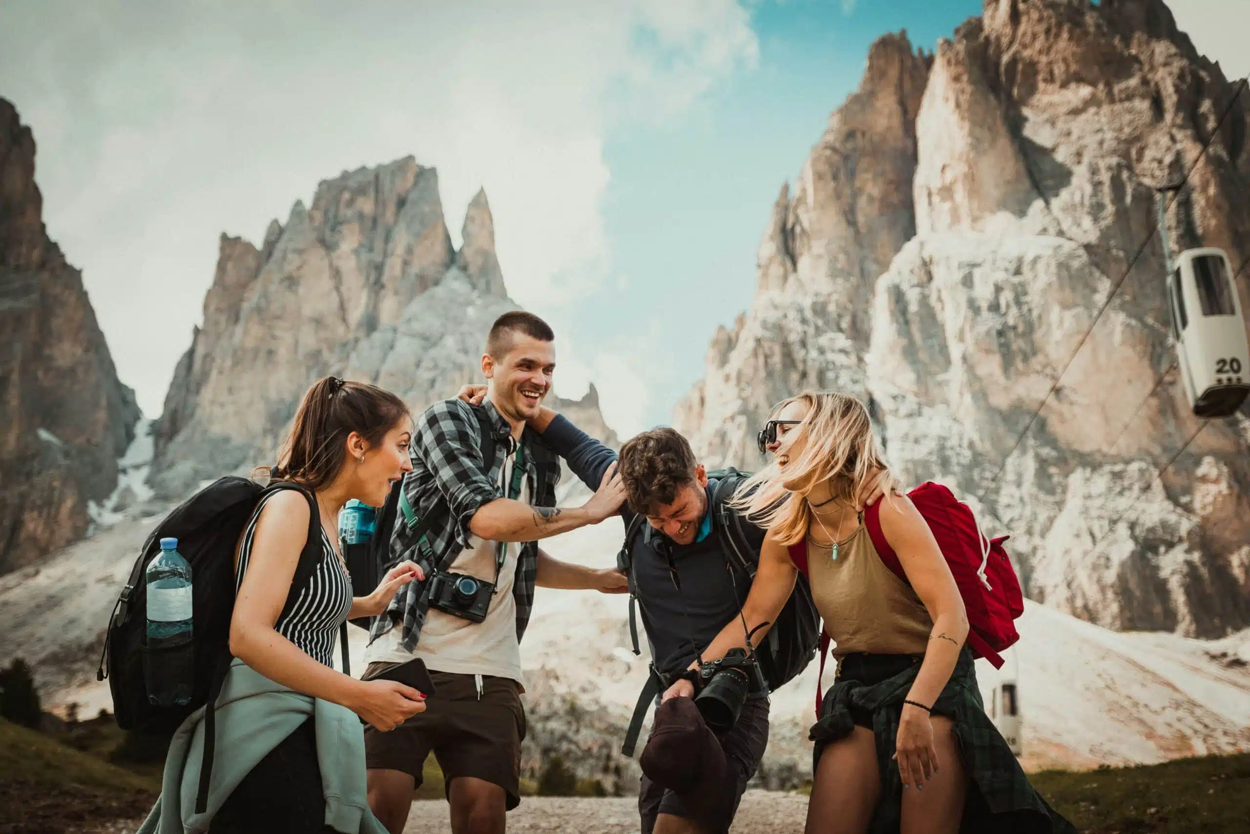 Viajar sola o en grupo: qué opción es mejor para ti