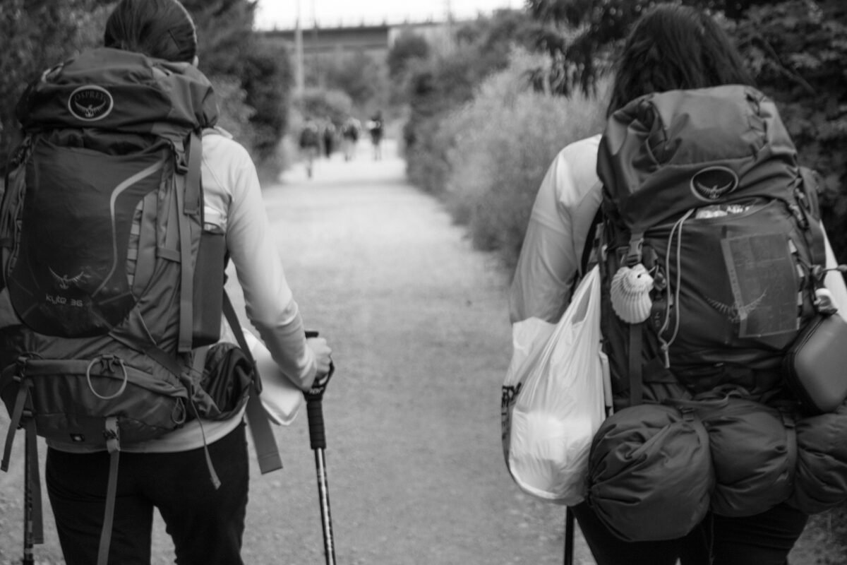 peregrinas haciendo el camino de santiago por primera vez