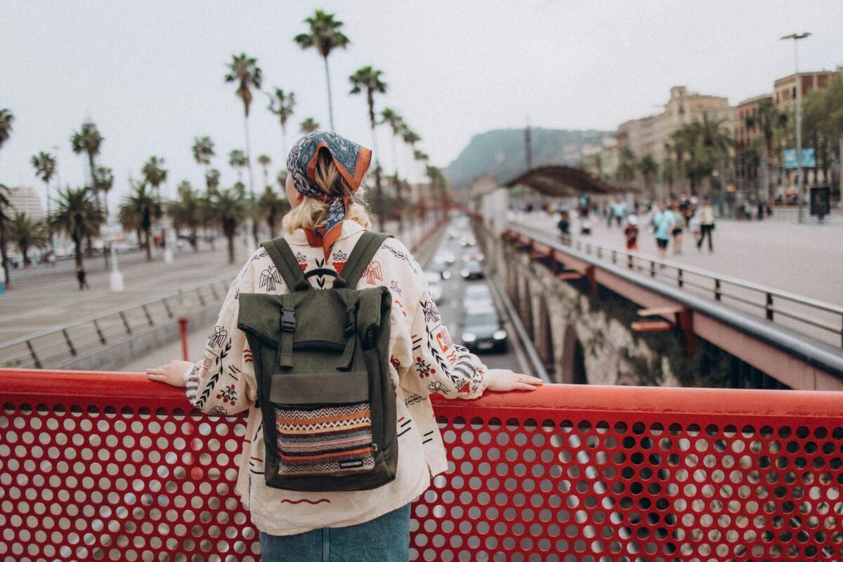 mujer viajera viajando sola según su momento de vida