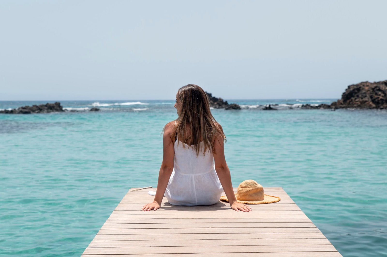 Viajar sola a la playa: guía definitiva para disfrutar el verano