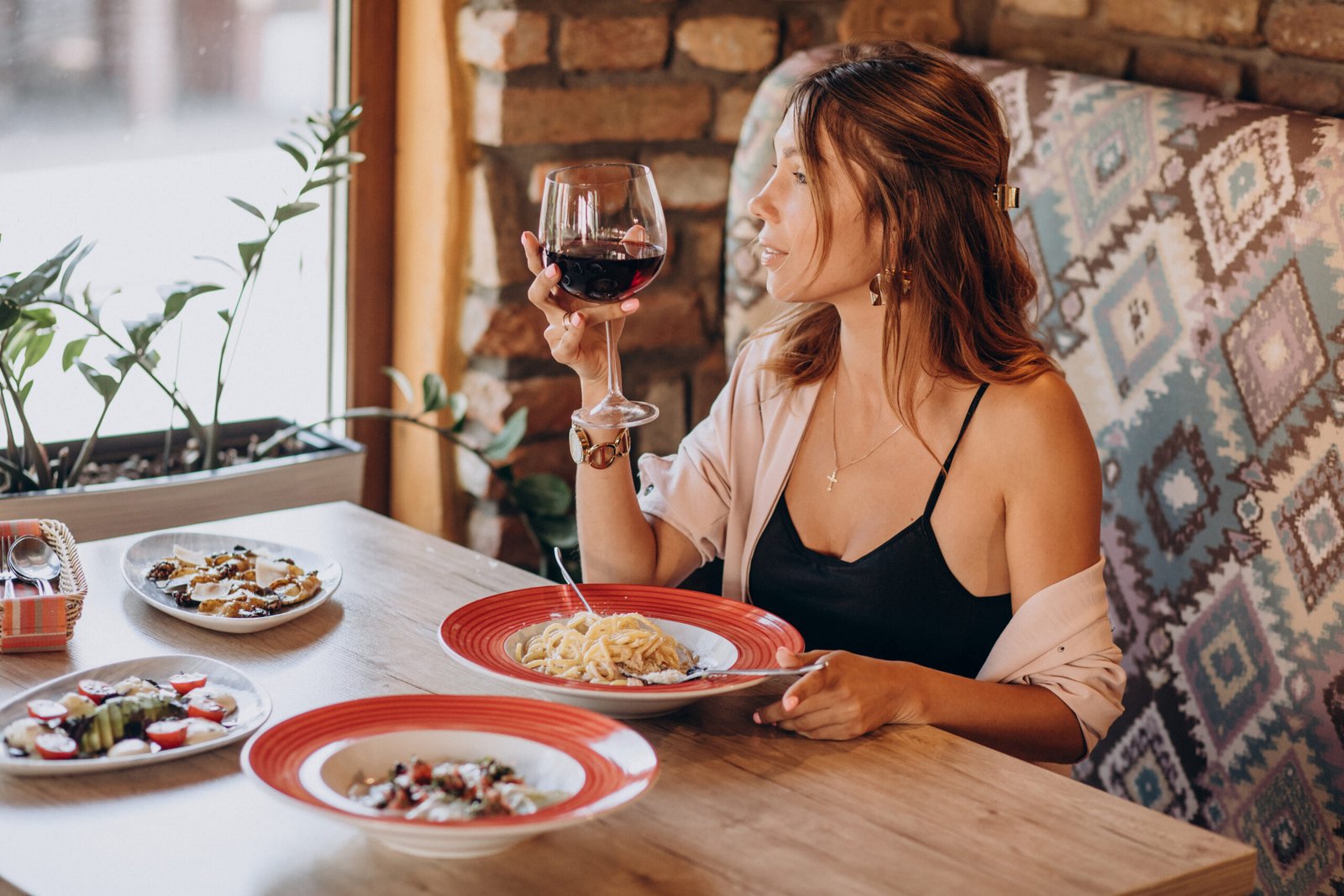 Comer sola cuando viajas: 10 maneras de disfrutar la experiencia