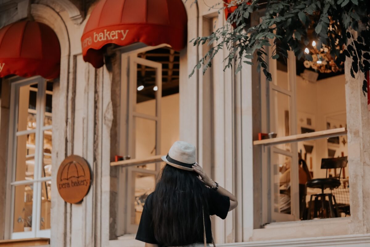 Elegir un restaurante para comer sola durante un viaje