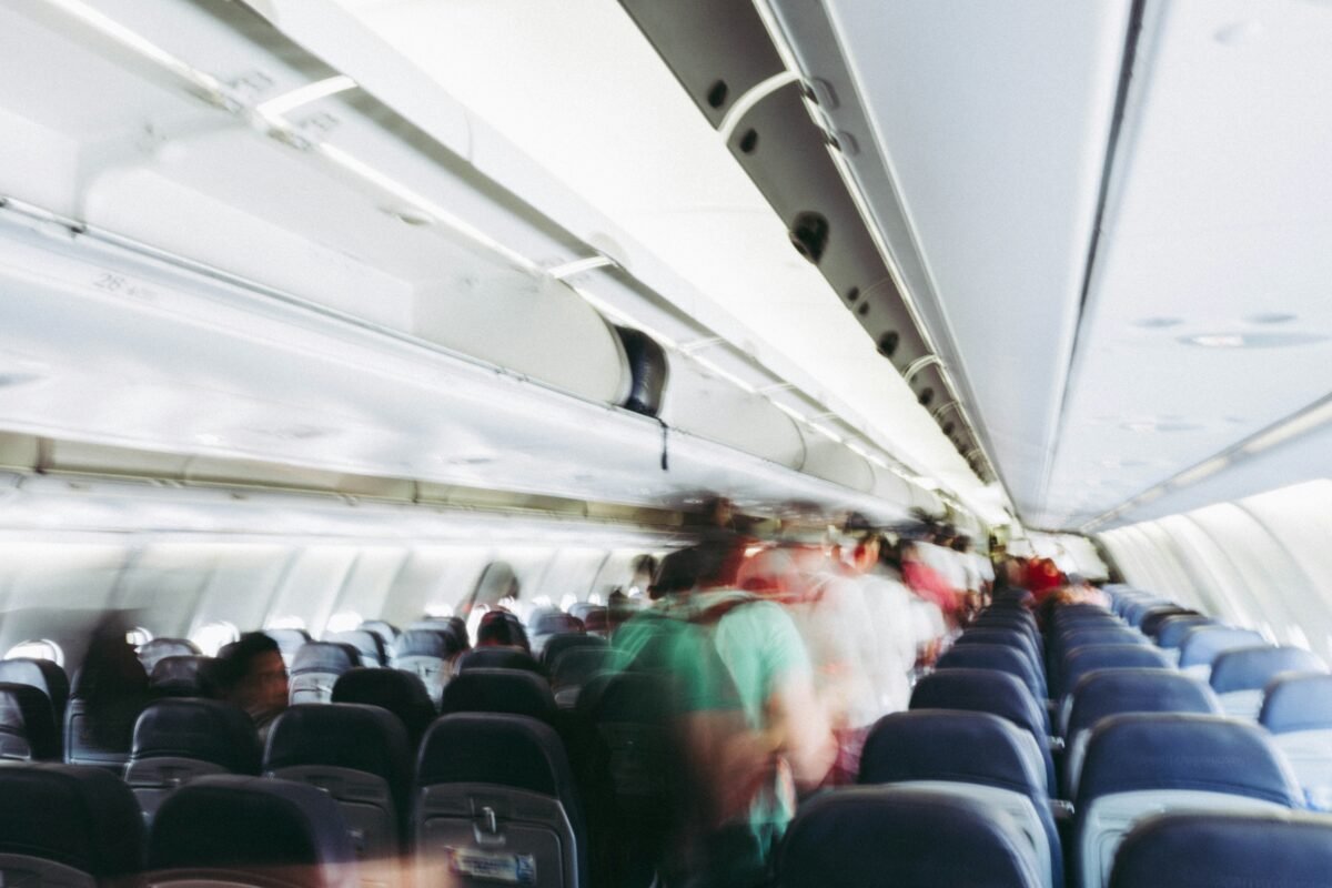 salida de pasajeros del avión