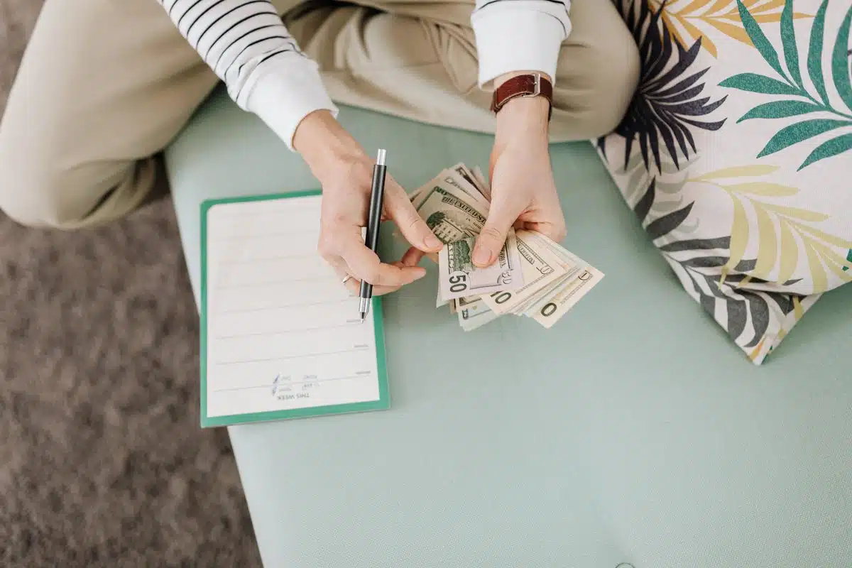 reserva de dinero para imprevistos en un presupuesto de viaje